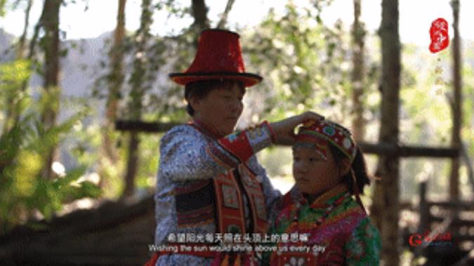 “可爱的中国”之裕固族:把对生活的热爱融入民族服饰里