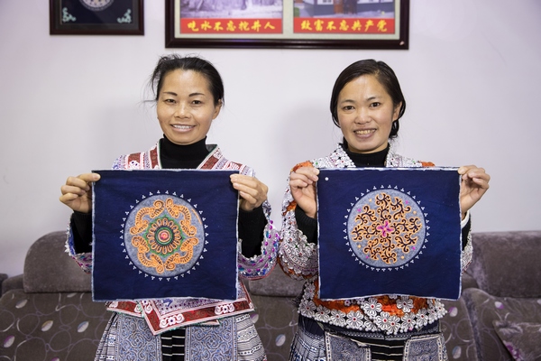贵州黔西：巧手织彩线 新年生产忙