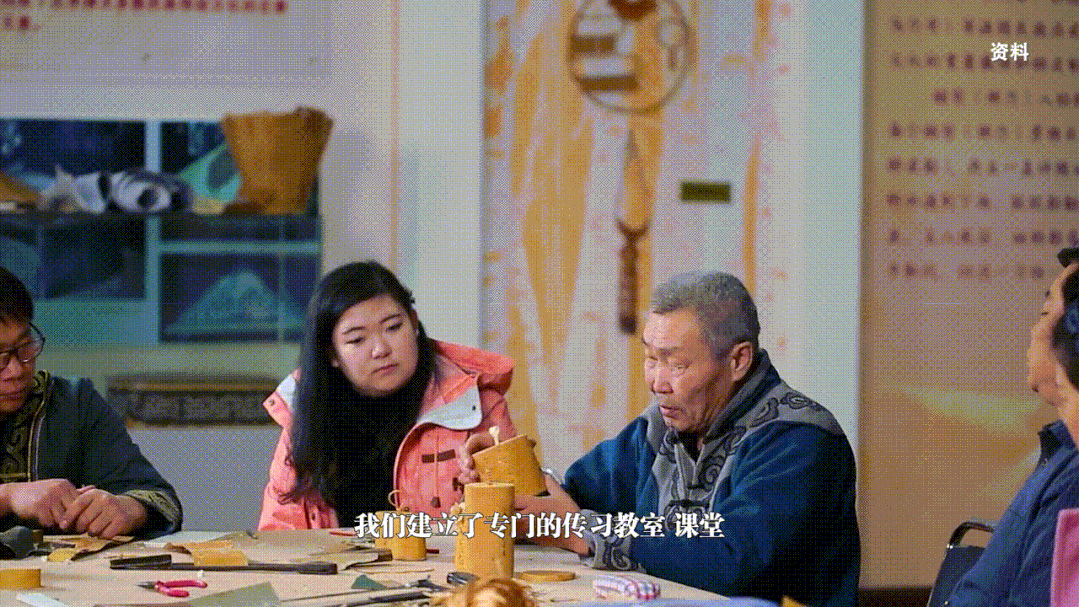 非遗里的中国故事：桦树皮为“纸”刻刀为“笔” 绘就这项古老非遗的创新路