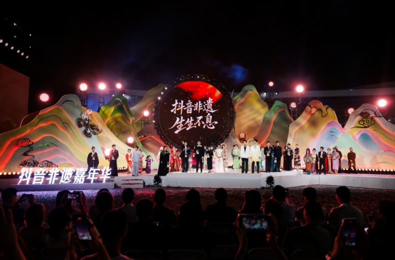 “抖音非遗嘉年华”亮相第九届成都国际非遗节