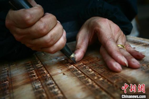 中国印刷博物馆传承古老“雕版印刷”技艺