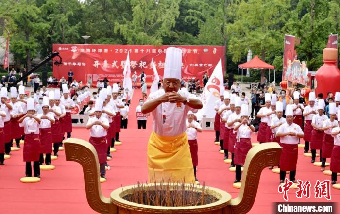 中国彭祖伏羊节在徐州开幕 再现“万人空巷吃伏羊”民俗奇观