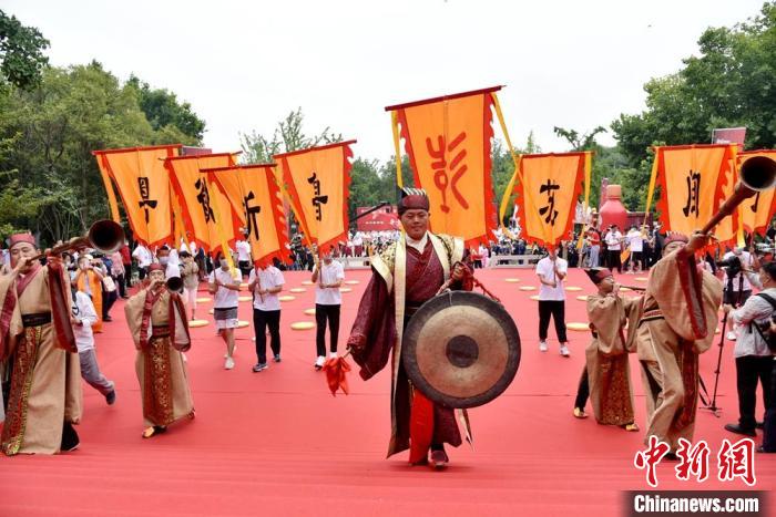 中国彭祖伏羊节在徐州开幕 再现“万人空巷吃伏羊”民俗奇观