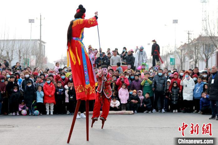 济南西关高跷队传承非遗留住乡村记忆