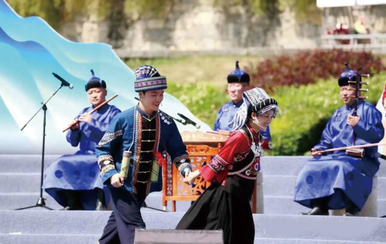 民歌唱响新时代