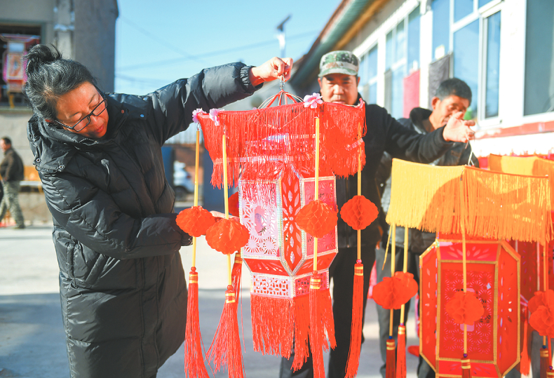 宫灯照亮岸底村的新年