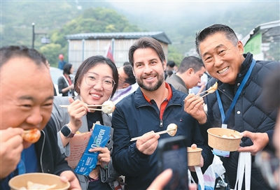 在嵊州品非遗小笼包