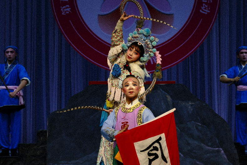 又闻梨园传新声