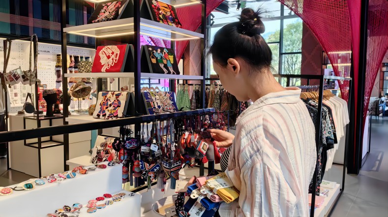 非遗工坊采风行｜土家族织锦：一面是千年图腾 一面是幸福画卷