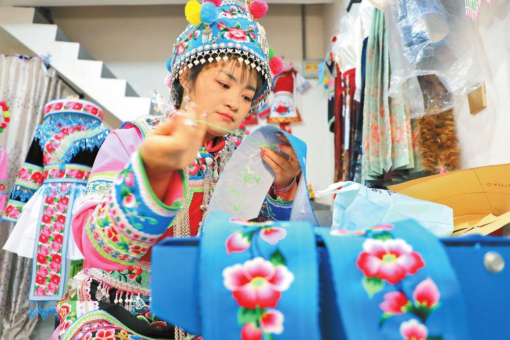 漾濞彝族刺繡：針線傳絕技 非遺展魅力