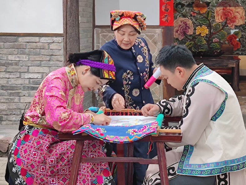 “非遗+”联名款因何抢手