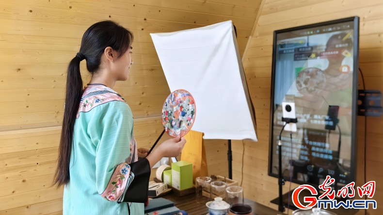 非遗工坊采风行丨湘西苗绣：一针一线绣团圆