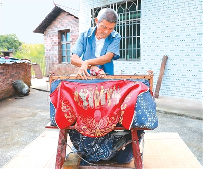 邵阳布袋戏：蓝帷藏万象 十指舞春秋