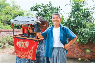 邵阳布袋戏：蓝帷藏万象 十指舞春秋