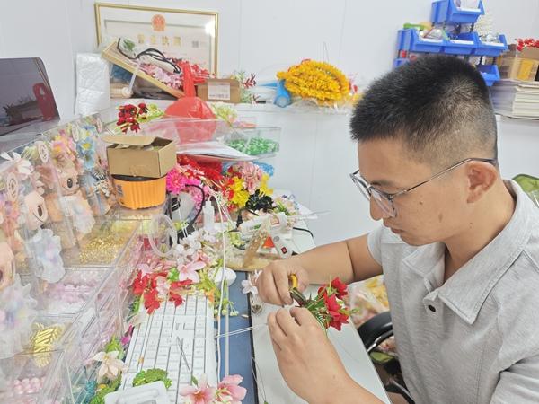 泉州小渔村“簪花+”撬动产业发展