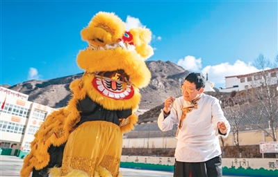 西藏硕督狮子舞：高原狮舞 舞出红火