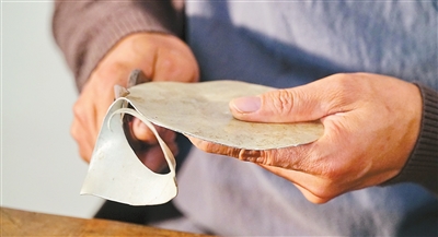 云南丽江珐琅银器:银丝为骨 釉上写“诗”