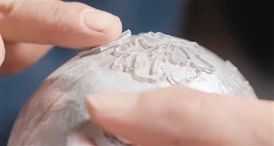 云南丽江珐琅银器:银丝为骨 釉上写“诗”