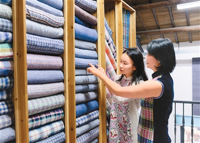 这个姑娘“布”得了