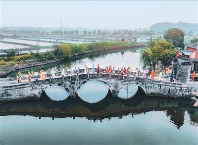 高跷非遗舞起来 高跷非遗舞起来