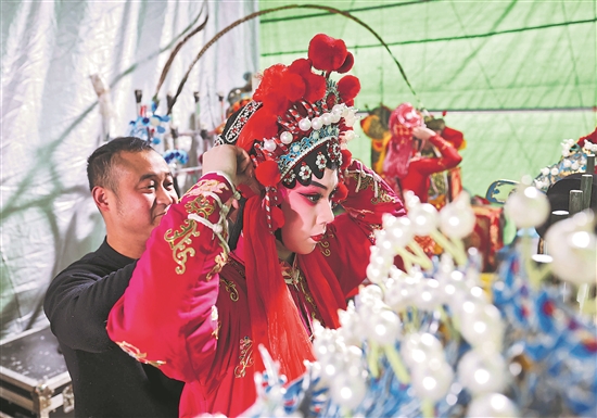 送戏下乡迎新春