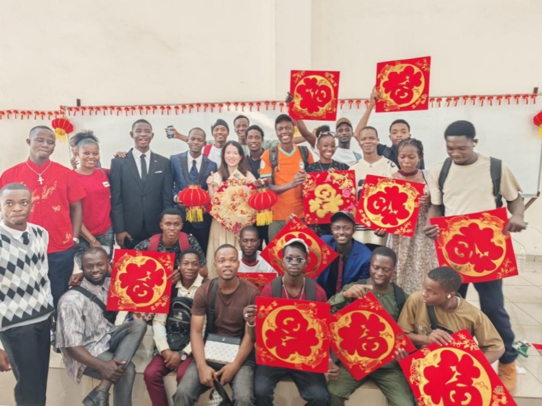 葫芦丝遇上非洲鼓 中国非遗点亮外国校园