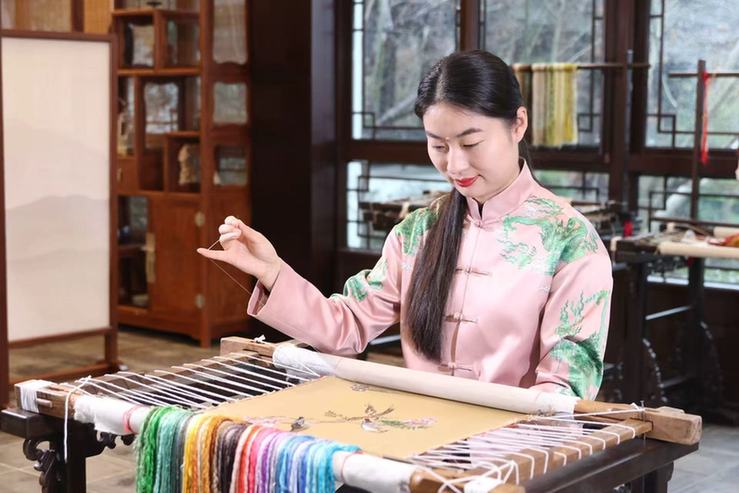 张黎星：“让更多人学会、爱上苏绣，才是真正的传承”