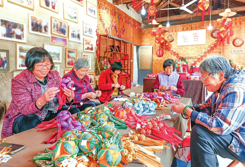 山西襄汾：太平绣球赶制忙
