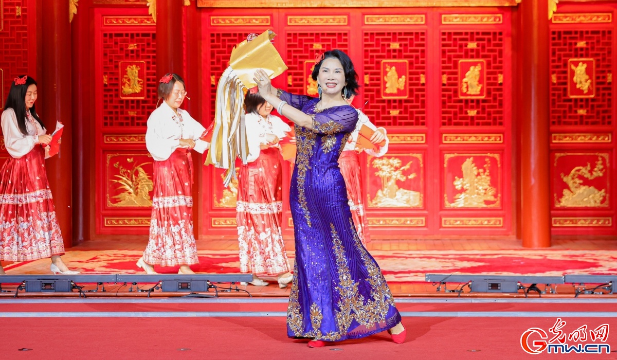 太好逛！展台琳琅万象新 多彩非遗演绎传统文化之美