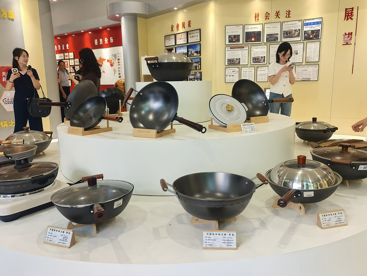 郏县铁锅铸成记