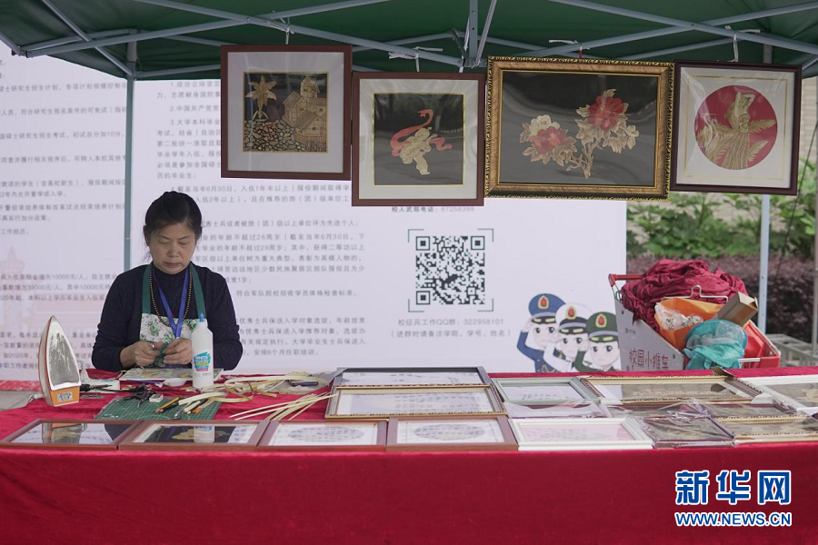 重庆：非遗进校园 让传统文化“活”起来