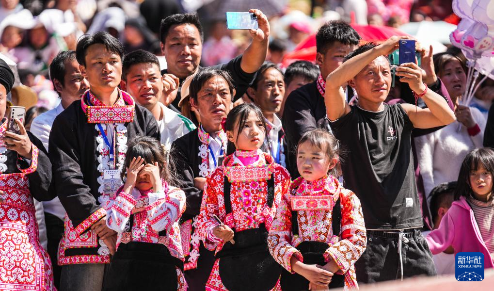 新春走基层丨贵州六枝：苗族群众欢庆跳花节