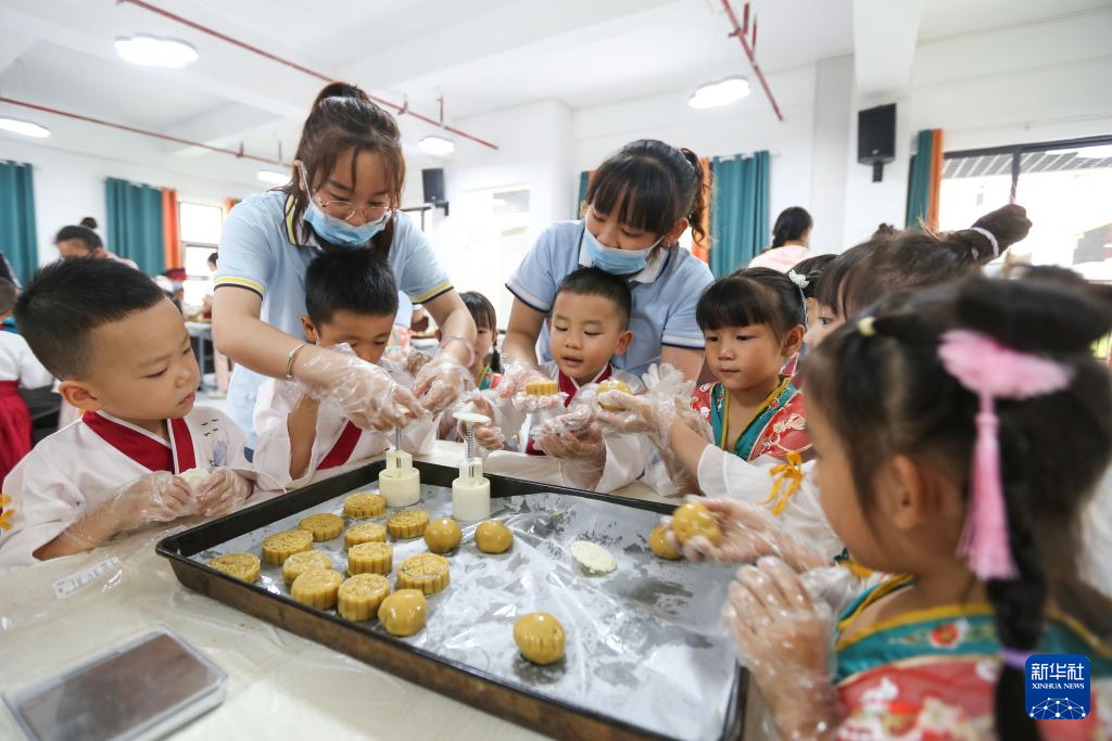 多彩民俗迎中秋