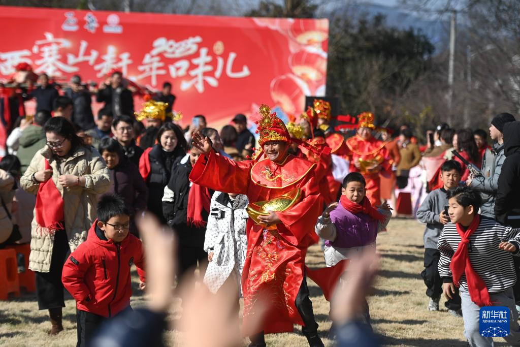 浙江湖州：乡村联欢会迎新年