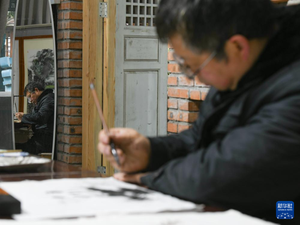 “熊猫抱竹”绕纤丝 非遗盖碗飘茶香