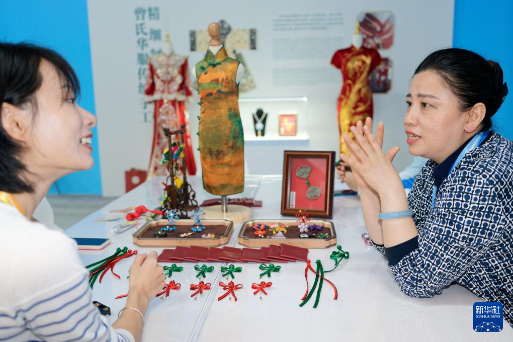 上合组织天津峰会丨探访媒体中心非遗体验展区