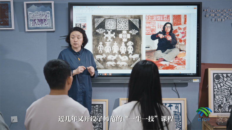 非遗焕新 生生不息丨手拉手 代代传 “长大后我就成了你”