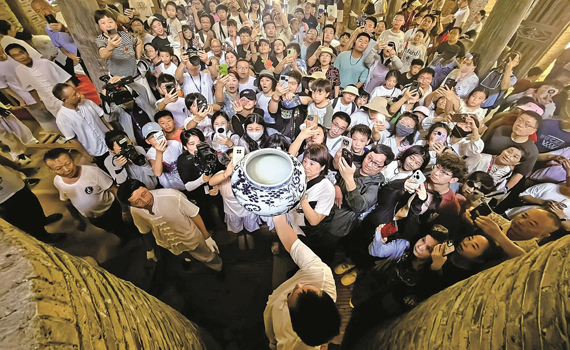 景德镇 宠客很“瓷”实