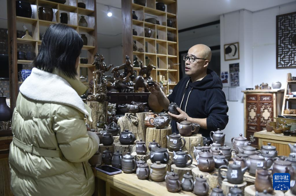 河北曲阳:定瓷窑火焕新机