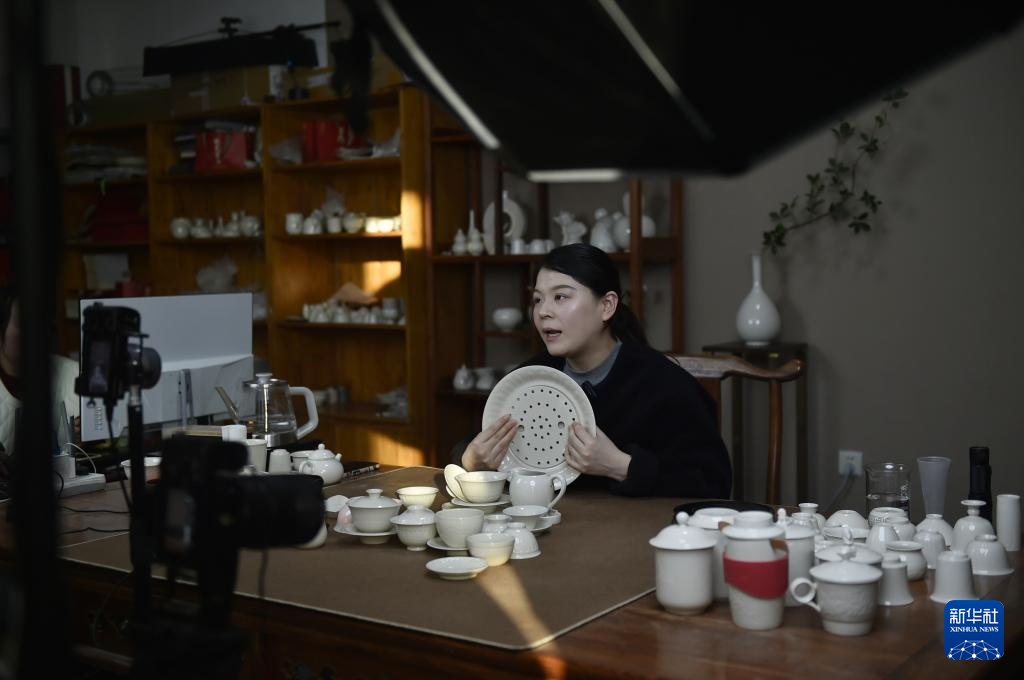 河北曲阳:定瓷窑火焕新机